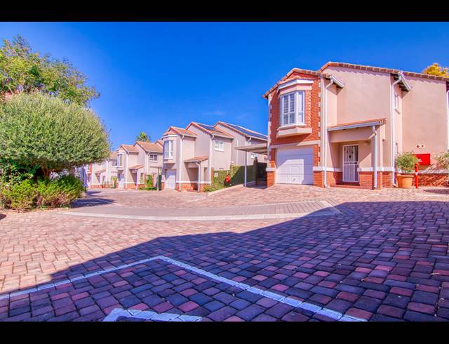 3 BEDROOM DUPLEX SOLD IN BRYANSTON